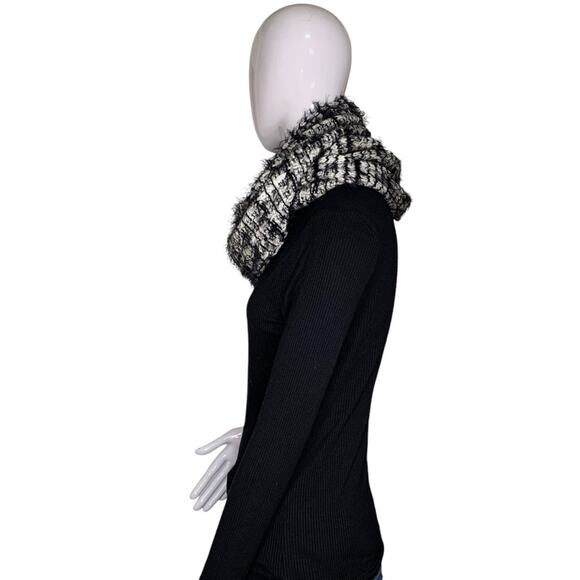 BCBGeneration Infinity Scarf Knit Black and White One Size - Picture 4 of 10
